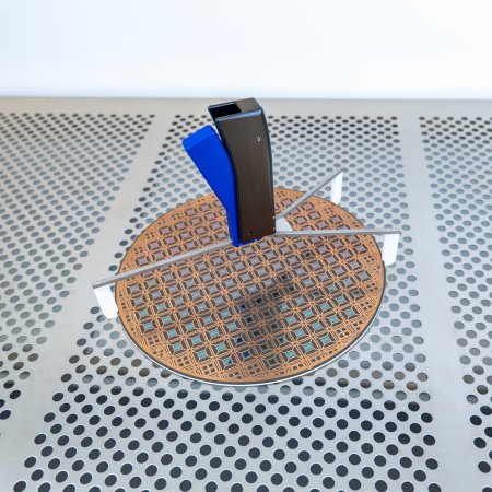 3-point mechanical wafer gripper (WHS-G3) 12" (300 mm) PTFE 3-point mechanical wafer gripper (WHS-G3) 12" (300 mm) PTFE